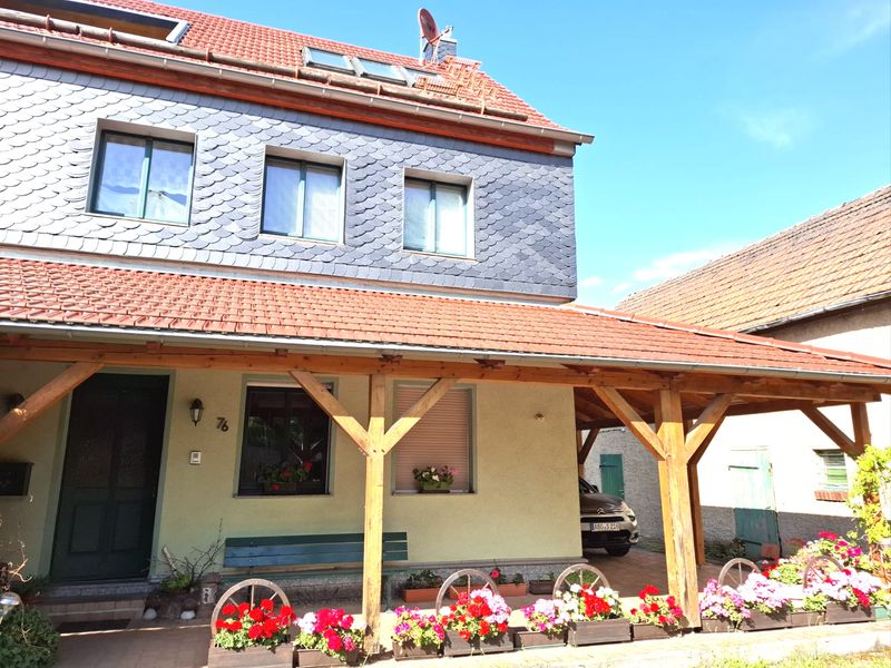 Top gepflegte Doppelhaushälfte in Altenburg mit Loggia zu verkaufen
